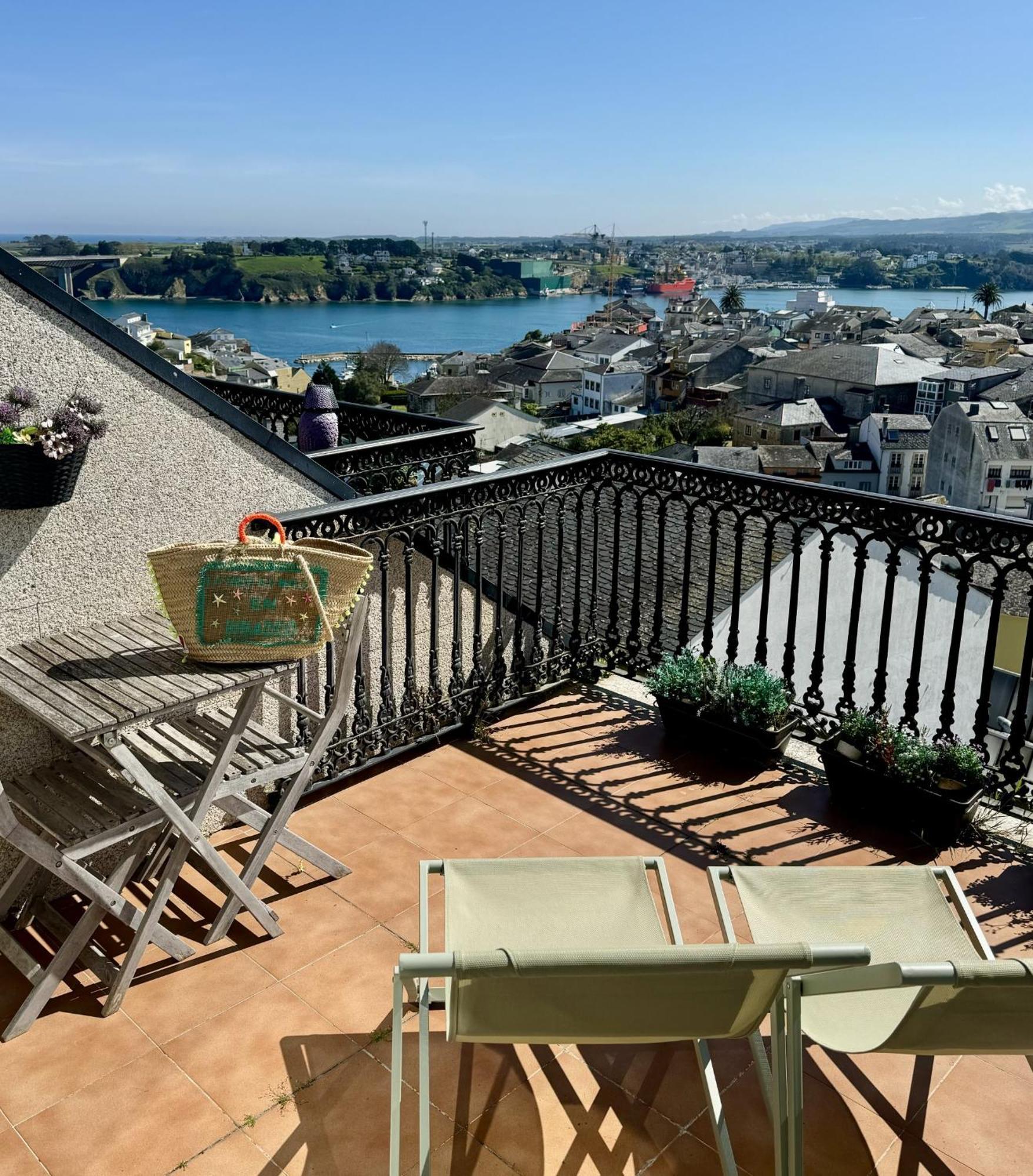 Moderno Piso Con La Mejor Terraza De Ribadeo Y Vistas Maravillosas ภายนอก รูปภาพ